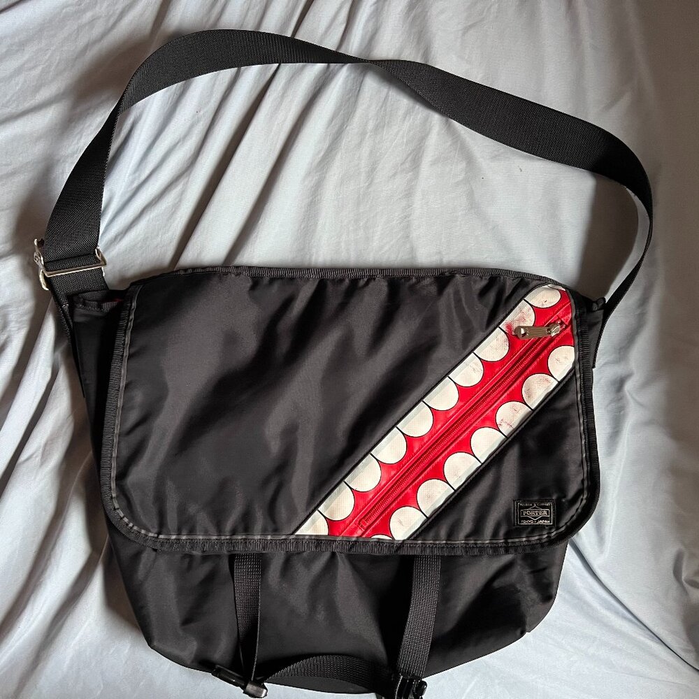 Porter x Kaws Gallery 1950 OriginalFake Messenger Bag